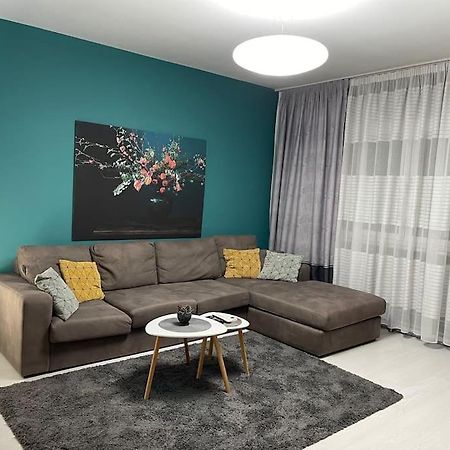 Modern Apartment At Train Station Тирана Экстерьер фото