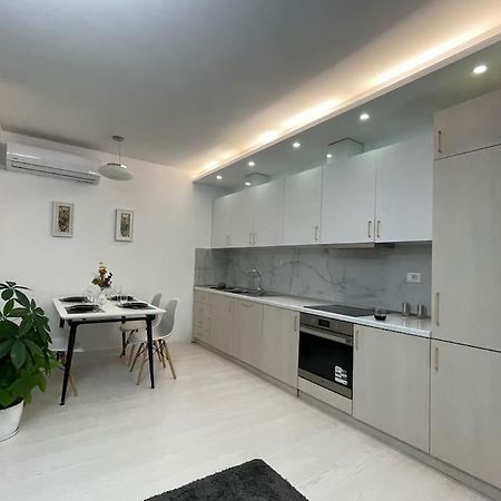 Modern Apartment At Train Station Тирана Экстерьер фото