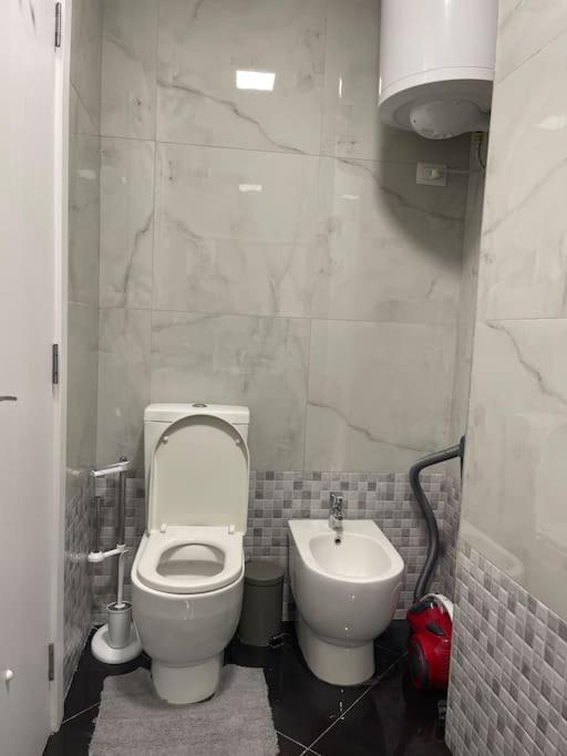 Modern Apartment At Train Station Тирана Экстерьер фото