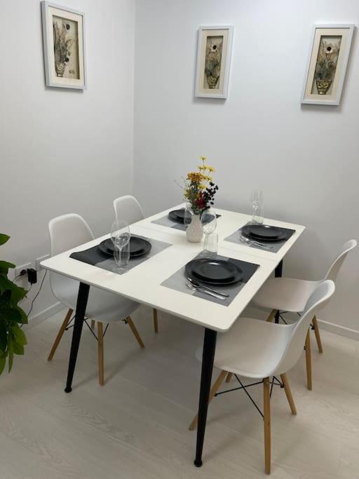 Modern Apartment At Train Station Тирана Экстерьер фото
