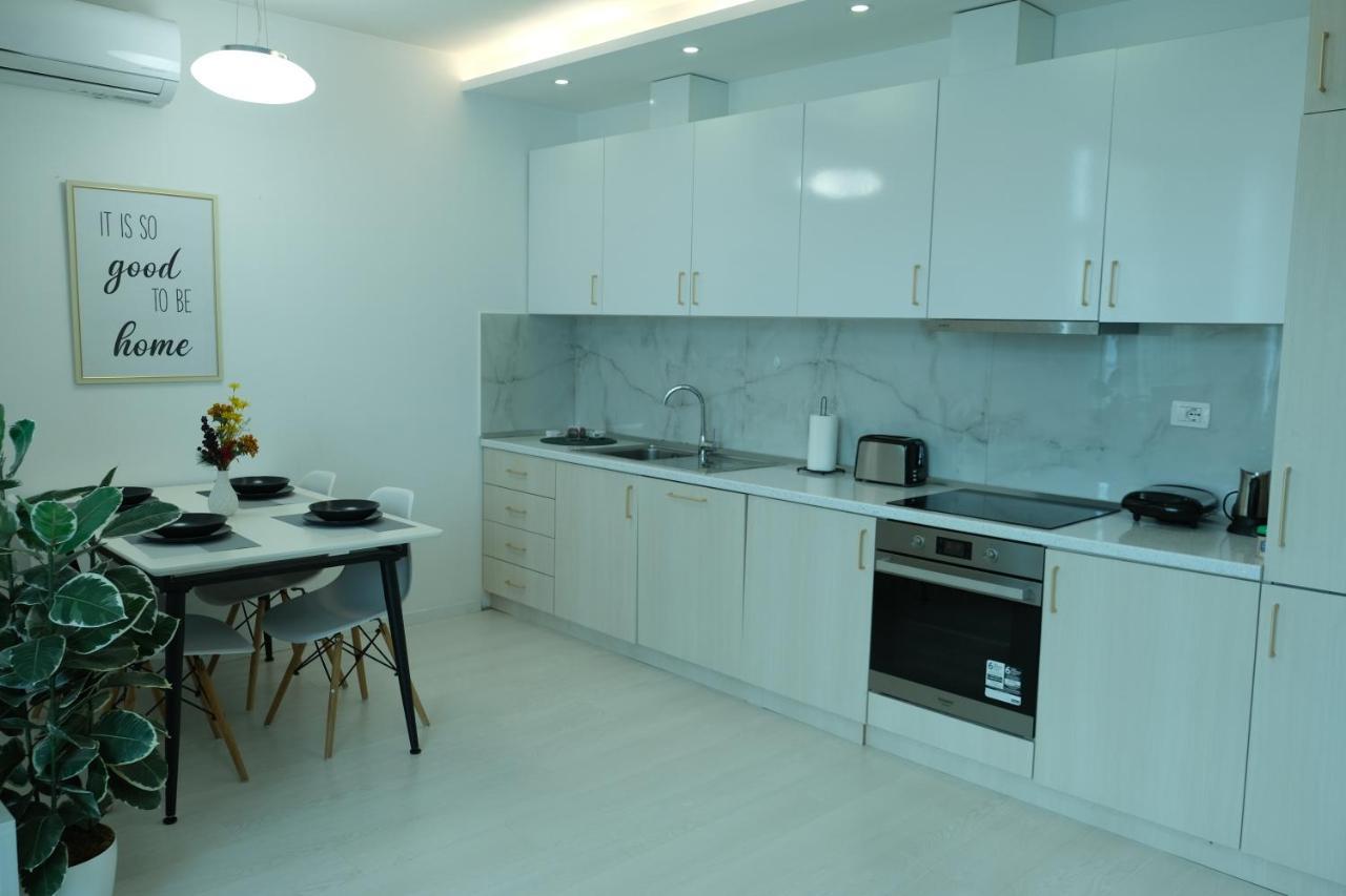 Modern Apartment At Train Station Тирана Экстерьер фото
