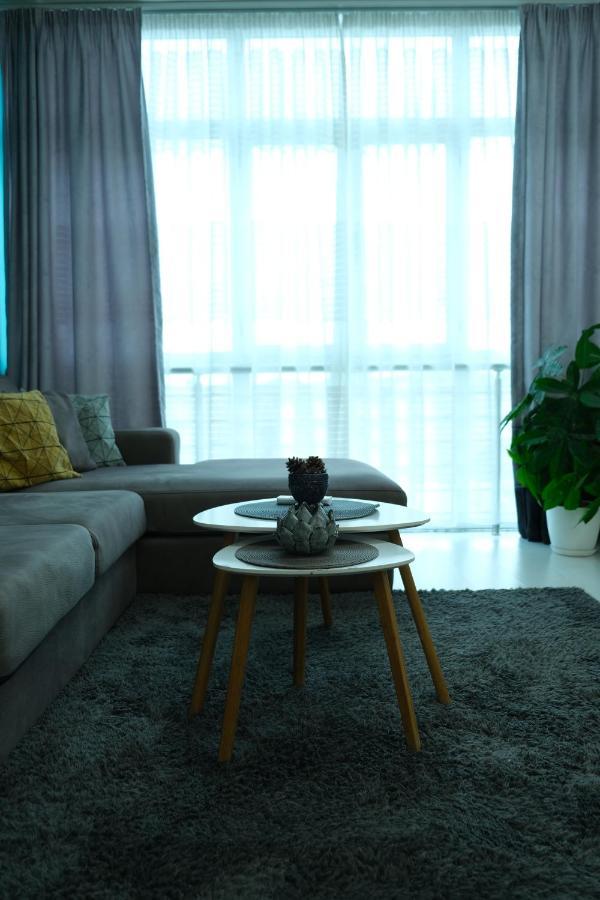 Modern Apartment At Train Station Тирана Экстерьер фото